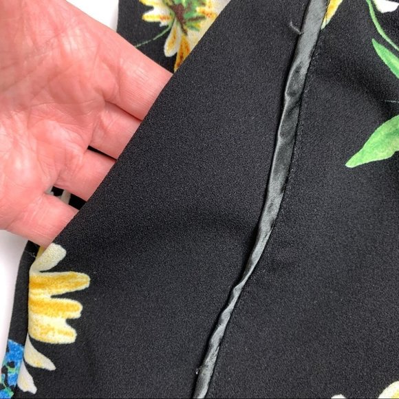 AMARYLLIS  Floral Cropped Pants - Picture 4 of 11